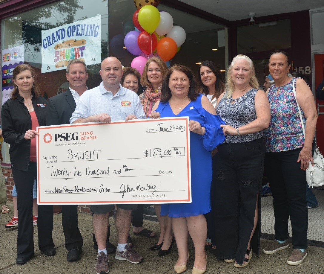 Pictured (l-r) are: Christine Bryson and Alex Nyilas of PSEG Long Island; Steve Edelson, Smusht owner; Bobbie Polay, Port Washington Chamber of Commerce; Jennifer DeSena, Town of North Hempstead supervisor; Mariann Dalimonte, Town of North Hempstead councilwoman; Holly Byrne and Nadine Delmonte, Port Washington Business Improvement District; and Debbie Greco Cohen, Port Washington Chamber of Commerce.