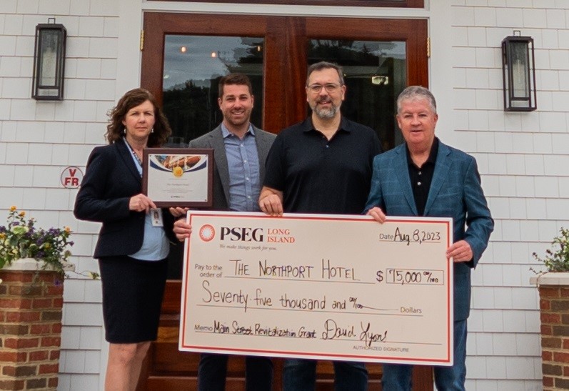 Pictured (l-r) are: Christine Bryson and Michael Presti of PSEG Long Island with Kevin O’Neill and Michael DeCristofaro of The Northport Hotel.